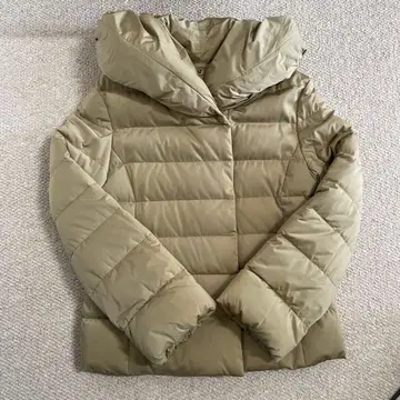 새상품급 투모로우랜드 BALLSEY 후드 부착 다운 자켓 베이지