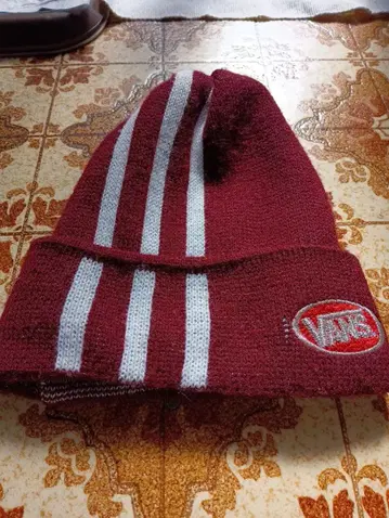 VANS 버건디 스트라이프 니트 모자