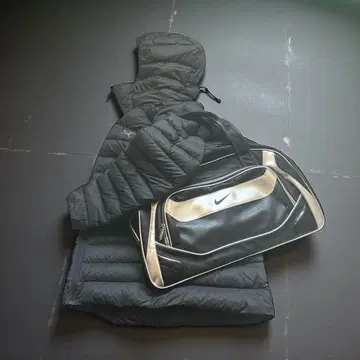 레어 NIKE 보스턴 백 Y2K 에나멜 실버 x 블랙