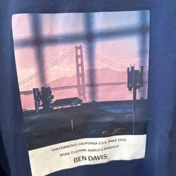 BEN DAVIS 골든 게이트 브릿지 프린트 티셔츠 더스티 네이비