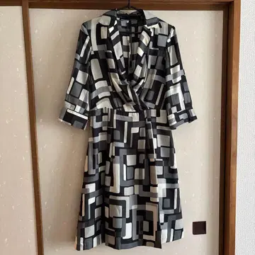 J&R 기하학 패턴 원피스