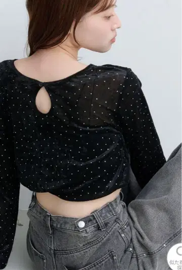 비즈 장식 블랙 크롭 탑 화이트