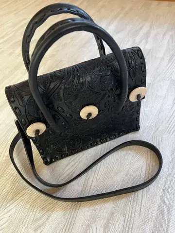 Carving Tribes 카빙 트라이브스 숄더백