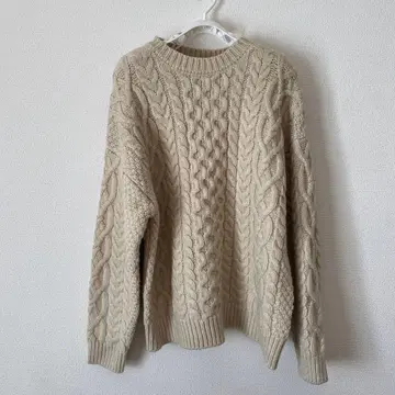 린두스 베이지 케이블 니트 스웨터 긴팔