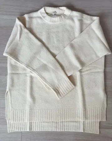 [ 하자품 ] JILSANDER 사이드 슬릿 오버 사이즈 니트 46