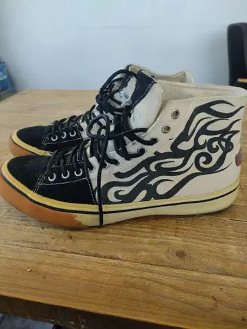 Indian 프레임 패턴 하이컷 스니커즈