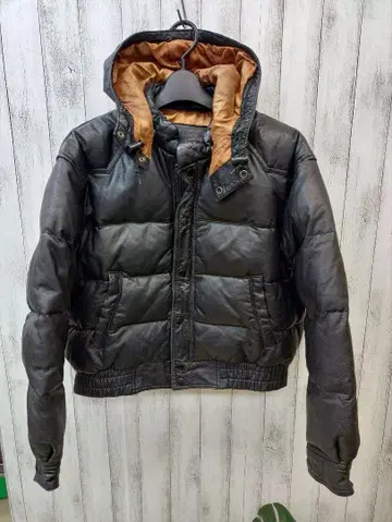 여성용 블랙 숏 기장 가죽 후드 부착 다운 자켓