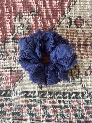 zara 다크 네이비 프릴 스크런치