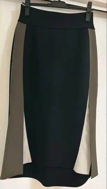 STUNNING 스커트 [ 새상품 ]