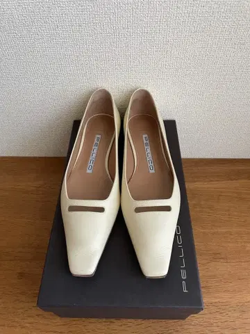 PELLICO 화이트 플랫슈즈 34 1/2