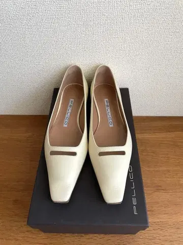 PELLICO 화이트 플랫슈즈 34 1/2