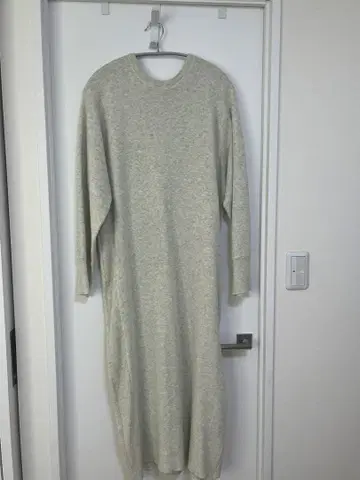 라이트 그레이 긴팔 원피스