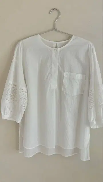 human woman 화이트 자수 오부 소매 셔츠