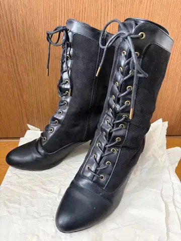 안 어나더 안젤라스 레이스업 부츠