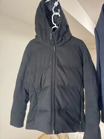 BEAUTY&YOUTH 후드 부착 다운 자켓