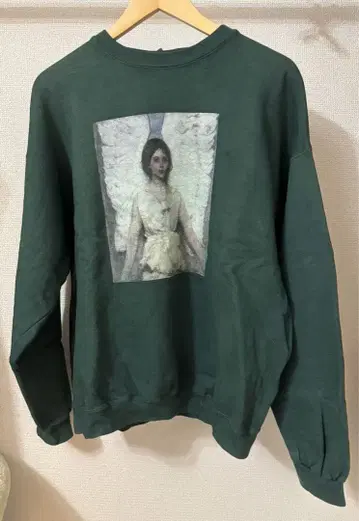 다크 그린 크루넥 맨투맨