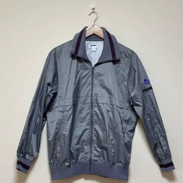 그레이 나일론 자켓