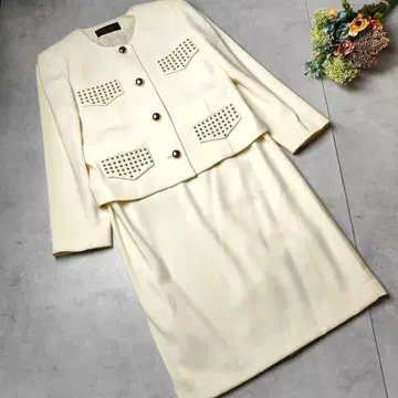 새상품급 바블 수트 유키토리이 화이트 스터드 노카라 스커트