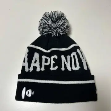 AAPE 폼폼 포함 니트 모자 블랙