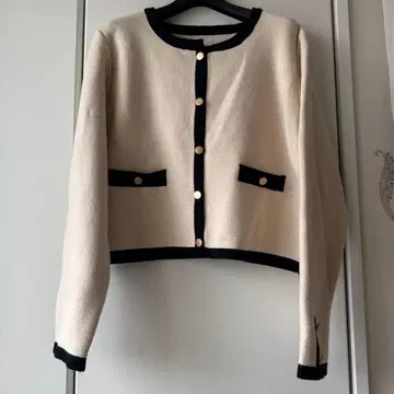 블루이스트 바이컬러 니트 가디건 화이트 블랙