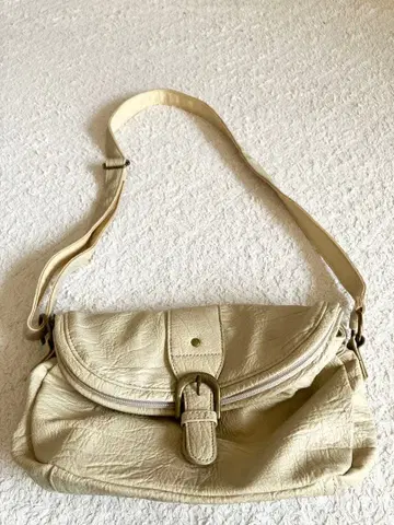 아이보리 가죽 숄더백