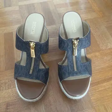 MICHAEL KORS 지퍼 샌들 네이비