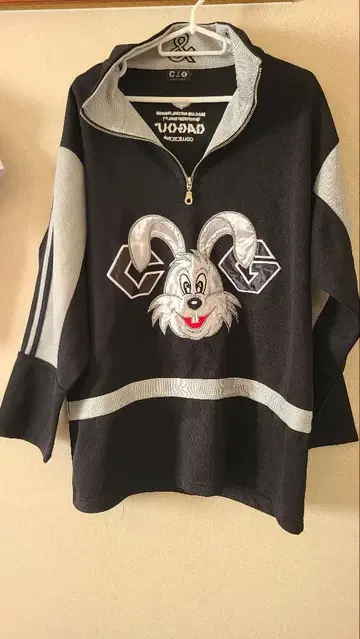 CAGOU 토끼 자수 긴팔