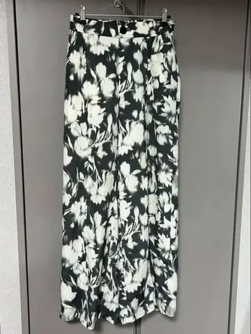 IENA 잔잔한 플라워 핀턱 스트레이트 팬츠 와이드 팬츠 패턴 팬츠