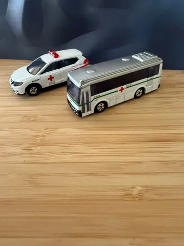 토미카 헌혈 2대 세트 닛산 엑스트레일 헌혈 버스