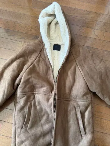 KBF 후드 부착 브라운 무스탕 코트