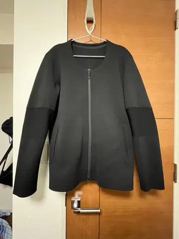 데상트 얼터레인 L 집업 자켓 퓨전 니트 블랙