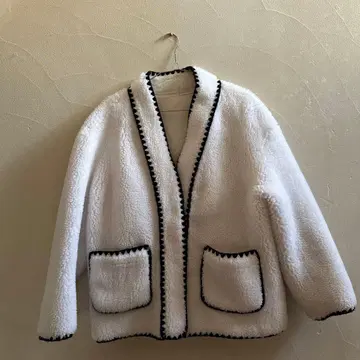 화이트 플리스 자켓 보아 자켓 블랙 스티치