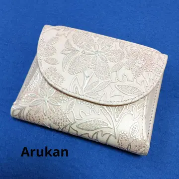 Arukan 꽃무늬 엠보싱 가공 접이식 지갑