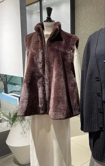 ASTRAET 스트럿 플레어 인조 모피 베스트