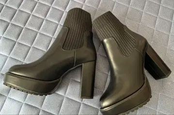 AZUL 블랙 통굽 힐 부츠