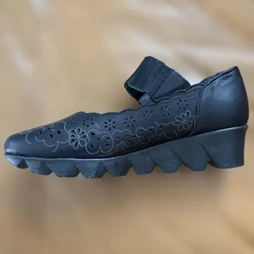 미사용 NINE DI SPORTS 블랙 웨지힐 펌프스 22