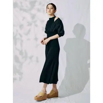 이소재 도킹 플레어 니트 원피스