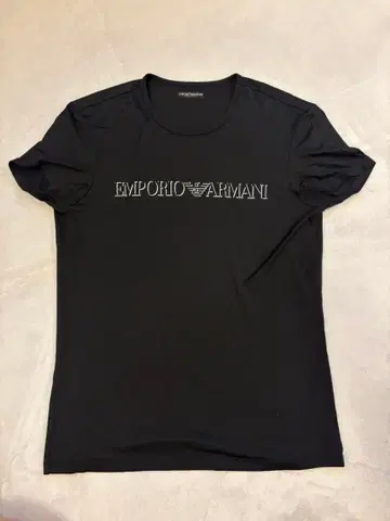 엠포리오 아르마니 블랙 티셔츠