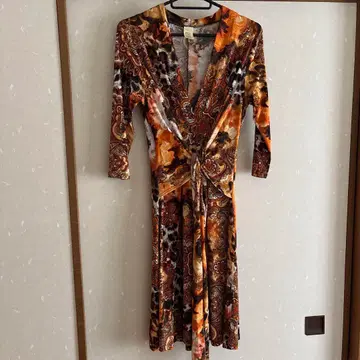 애니멀 페이즐리 프론트 리본 부착 USA 원피스