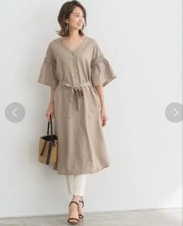 베이지 V넥 플레어 슬리브 롱 원피스