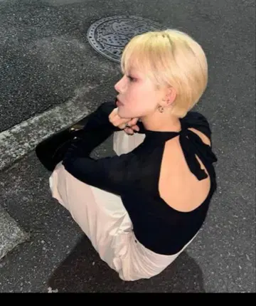 Sea Roomlynn 백 오픈 블랙 니트탑 긴팔