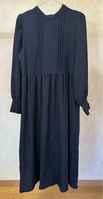 나노 유니버스 스탠드 카라 핀턱 원피스