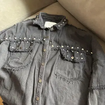 ZARA 스터드 장식 다크 그레이 데님 자켓