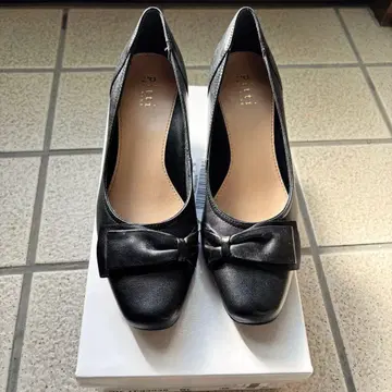 pitti 블랙 리본 포함 하이힐 22.5cm 새상품급