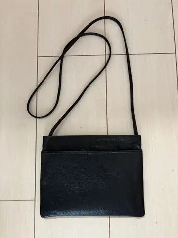 스파이럴 블랙 가죽 숄더백