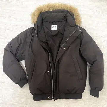 ZARA 블랙 다운 자켓 M 사이즈