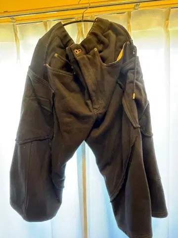 KHOKI 'Twist Cropped Pants'