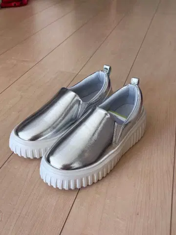 새상품급 오카다 유리 시마무라 실버 통굽 슬립온 스니커즈 M