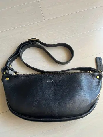 아날로지코 아크 숄더