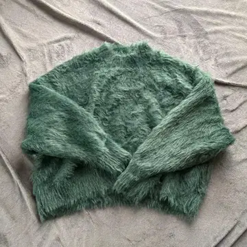 ur's 그린 퍼 소재 니트